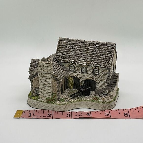 David Winter Tyddyn Siriol Charming Stone Cottage Figurine - Picture 5 of 7